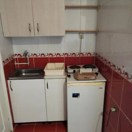 Small Apartment Private Bathroom Strong Wi-Fi Belgrade Exterior photo