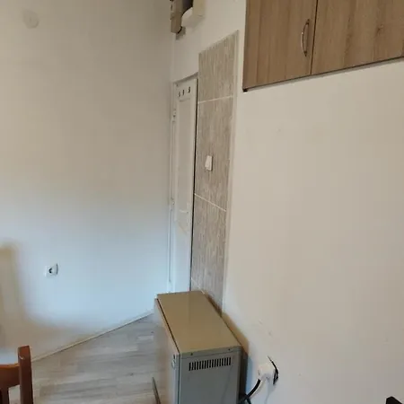 Small Apartment Private Bathroom Strong Wi-Fi Belgrade Exterior photo