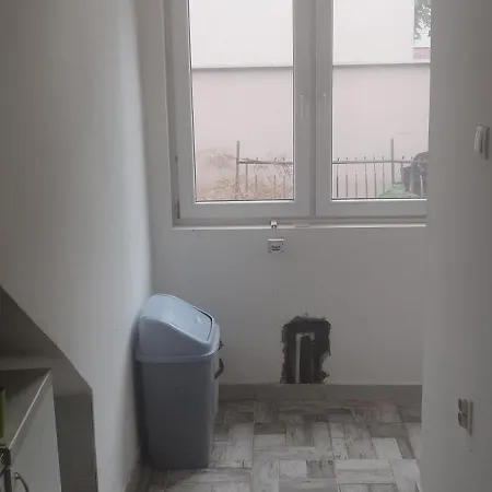 Small Apartment Private Bathroom Strong Wi-Fi Belgrade Exterior photo