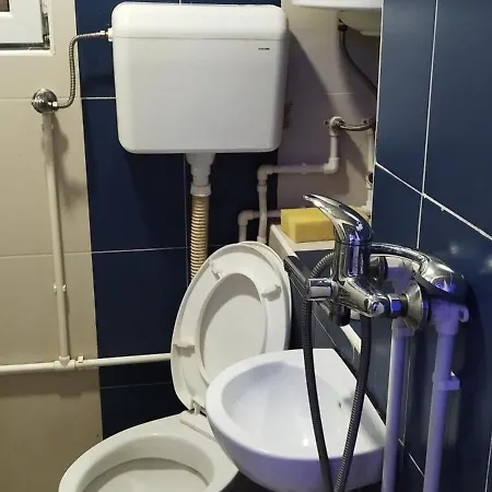 Small Apartment Private Bathroom Strong Wi-Fi Belgrade Exterior photo