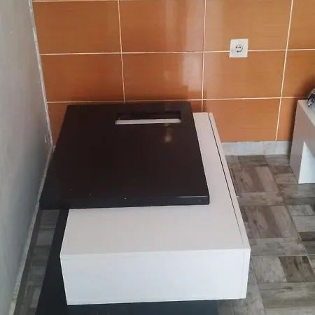 Small Apartment Private Bathroom Strong Wi-Fi Belgrade Exterior photo