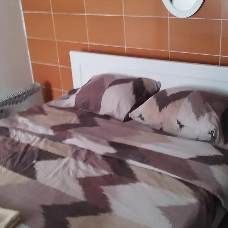 Small Apartment Private Bathroom Strong Wi-Fi Belgrade Exterior photo