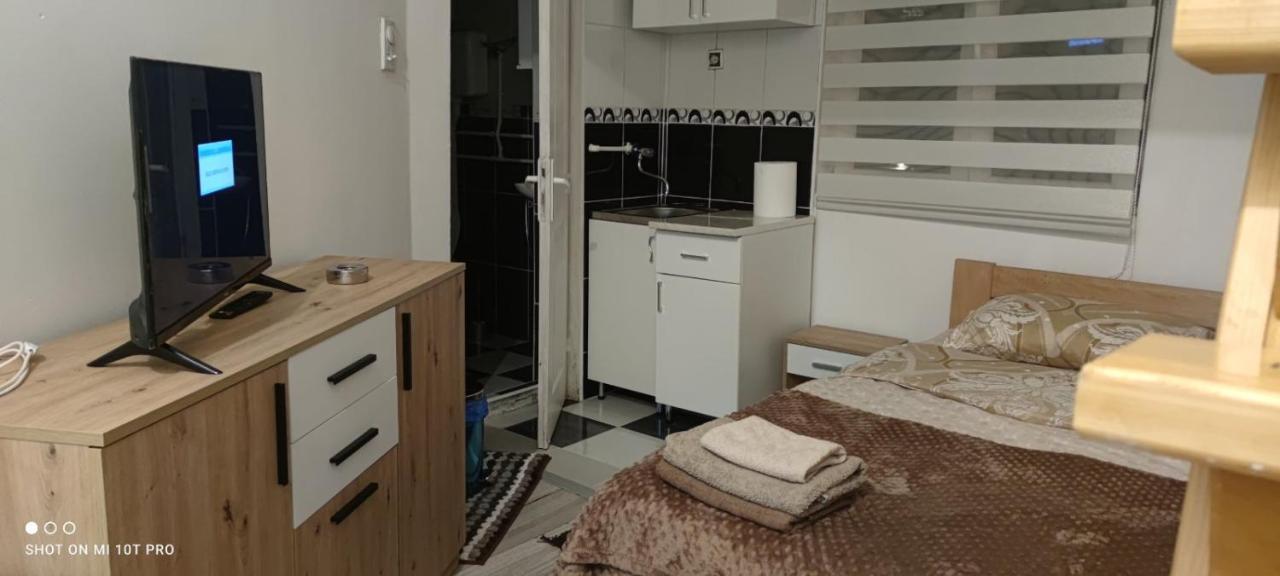 Small Private Bathroom Wi-fi *